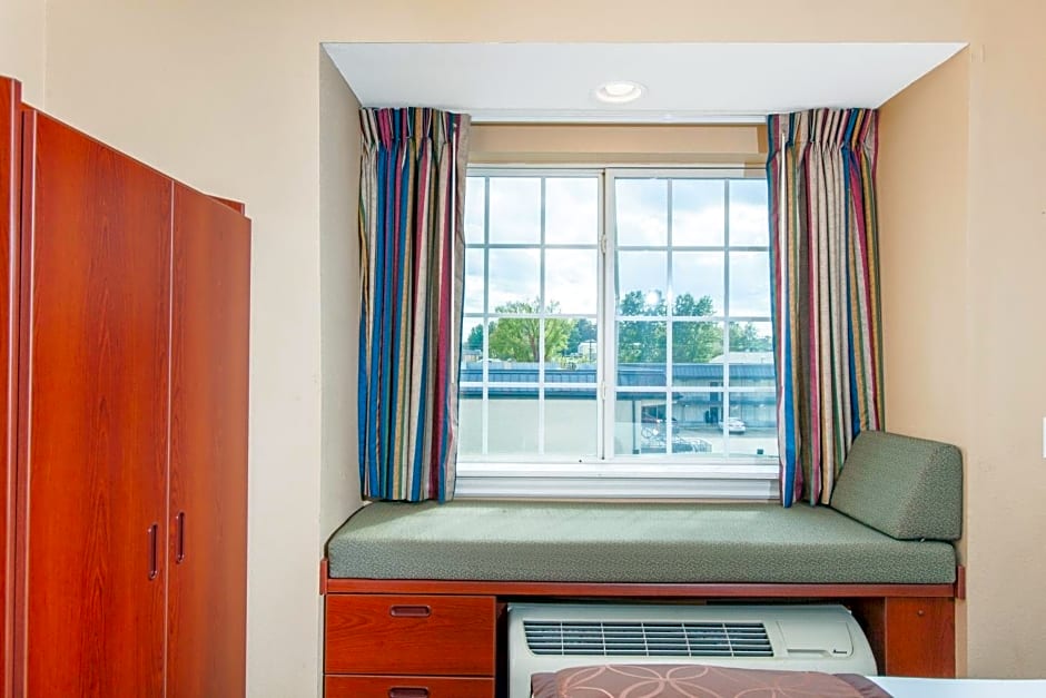Microtel Inn by Wyndham Rogers