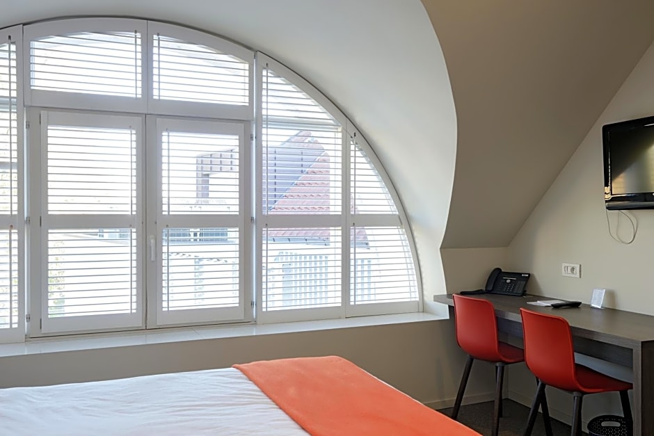 Square Hotel