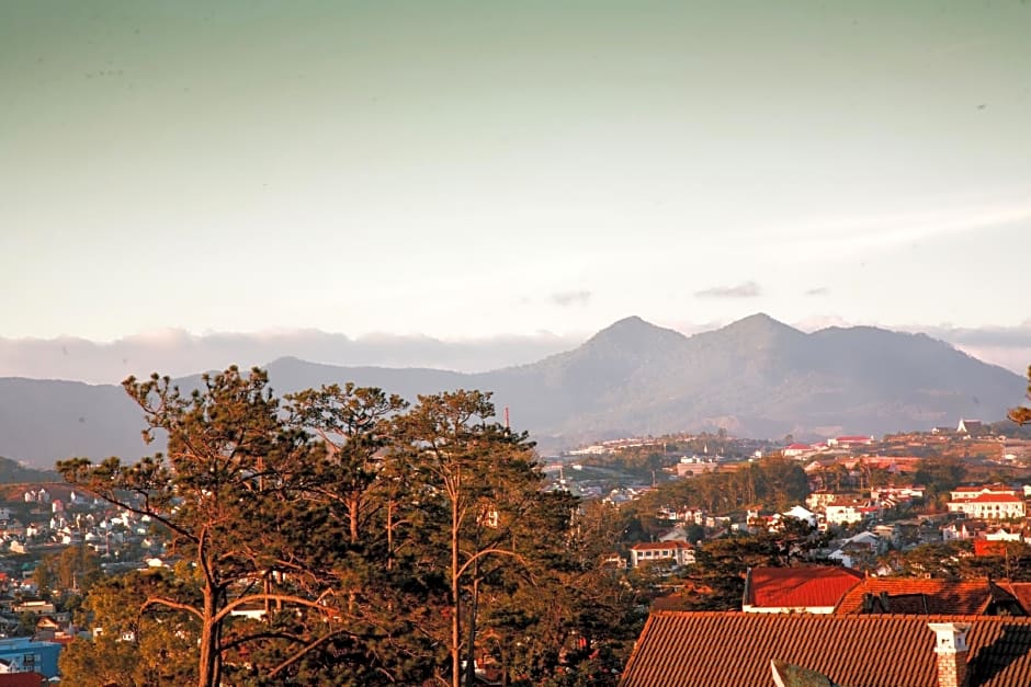 Hoa Sen Vang Hotel Dalat