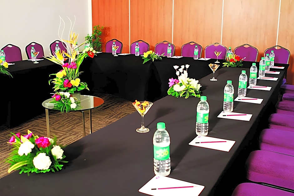 Caspia Hotel New Delhi Shalimar Bagh