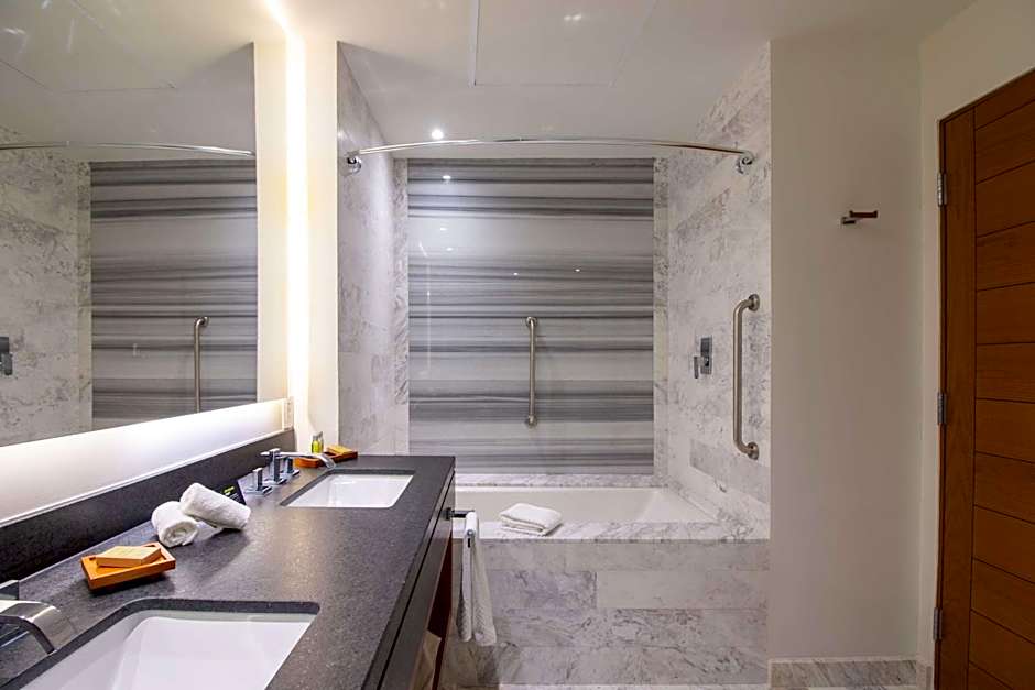 DoubleTree by Hilton Celaya