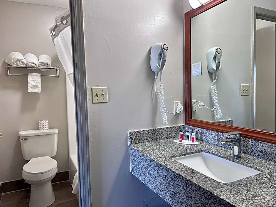 Days Inn by Wyndham Greenville