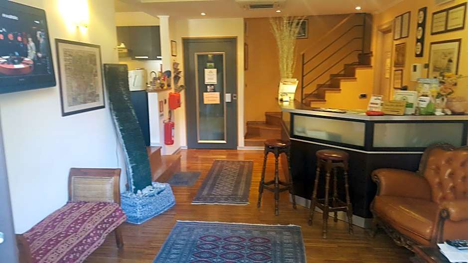 Aurelia Garden Gold B&B