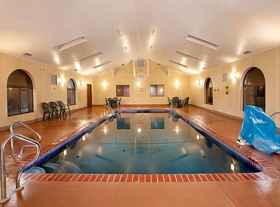 Super 8 by Wyndham St Charles