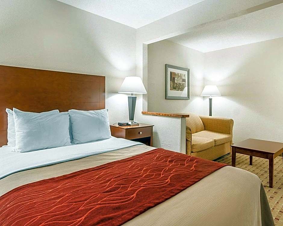 Quality Inn & Suites Eau Claire University Area