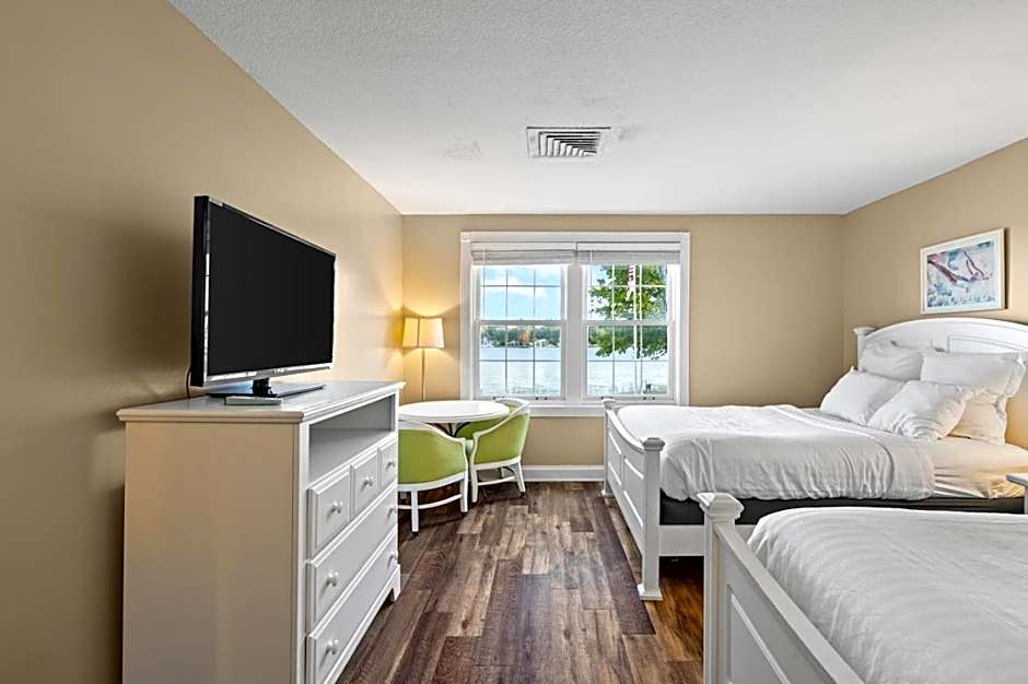 Photo 1 of 4 of 2 Queen Beds
