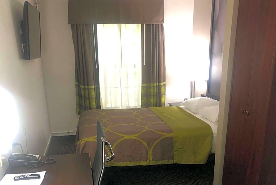 Super 8 by Wyndham High Point/Greensboro