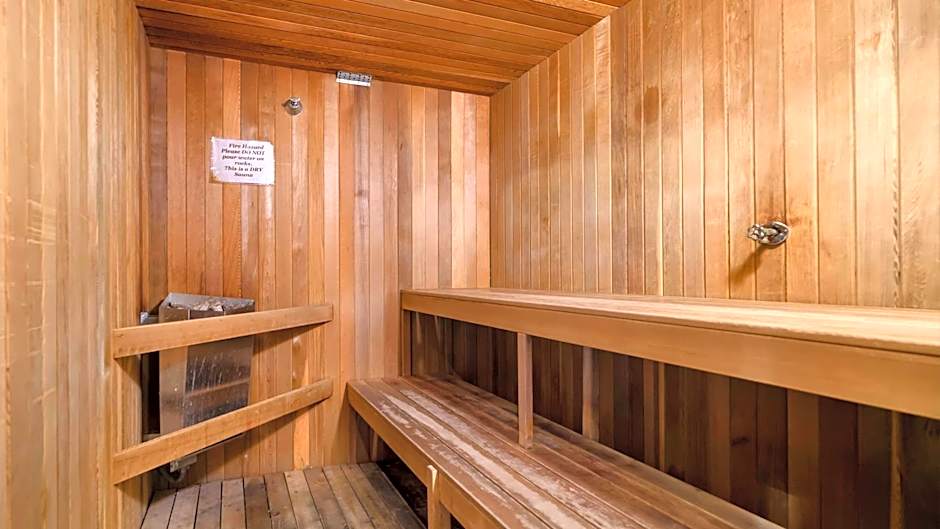 Gibsons Garden Hotel