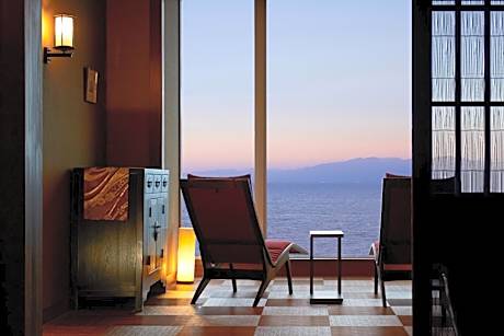 Standard Japanese-Style Family Room with Shared Bathroom