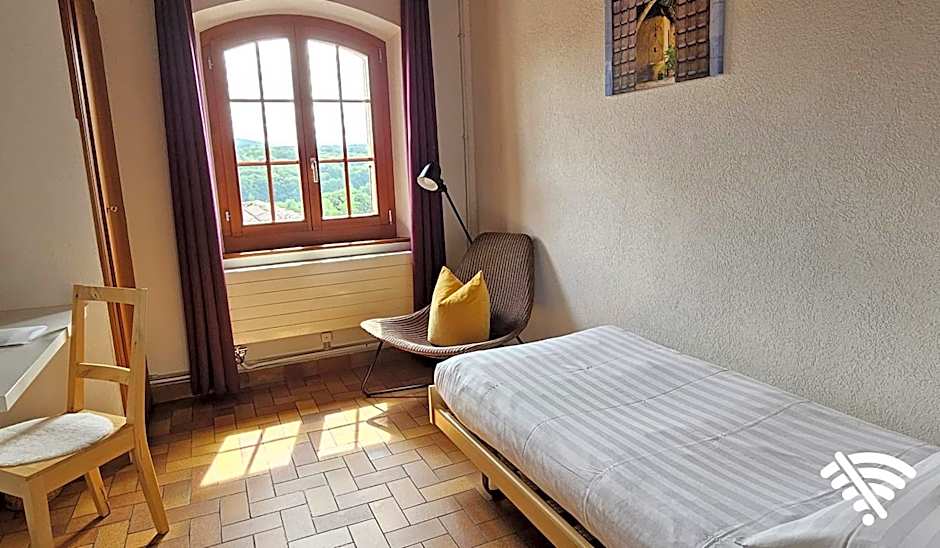 Single Room with Private Bathroom — 3 fotoğraftan 1. fotoğraf