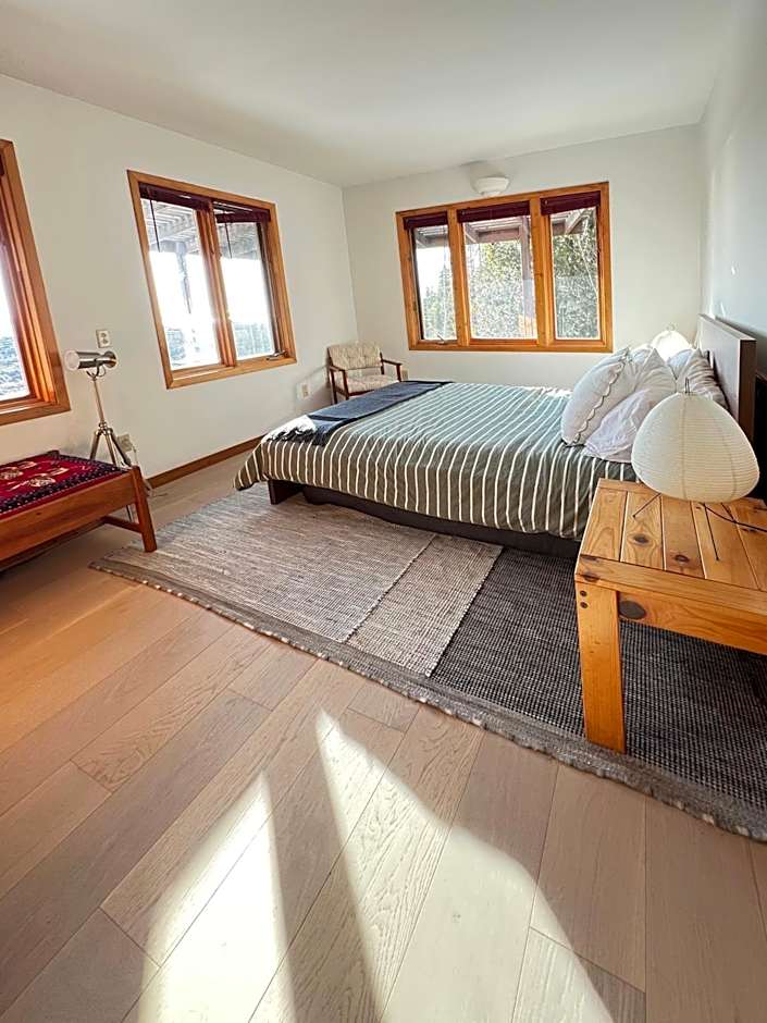 Lands End Private Lakeside Escape