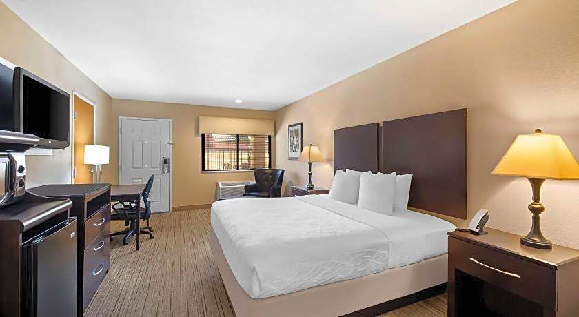 Best Western Cedar Inn