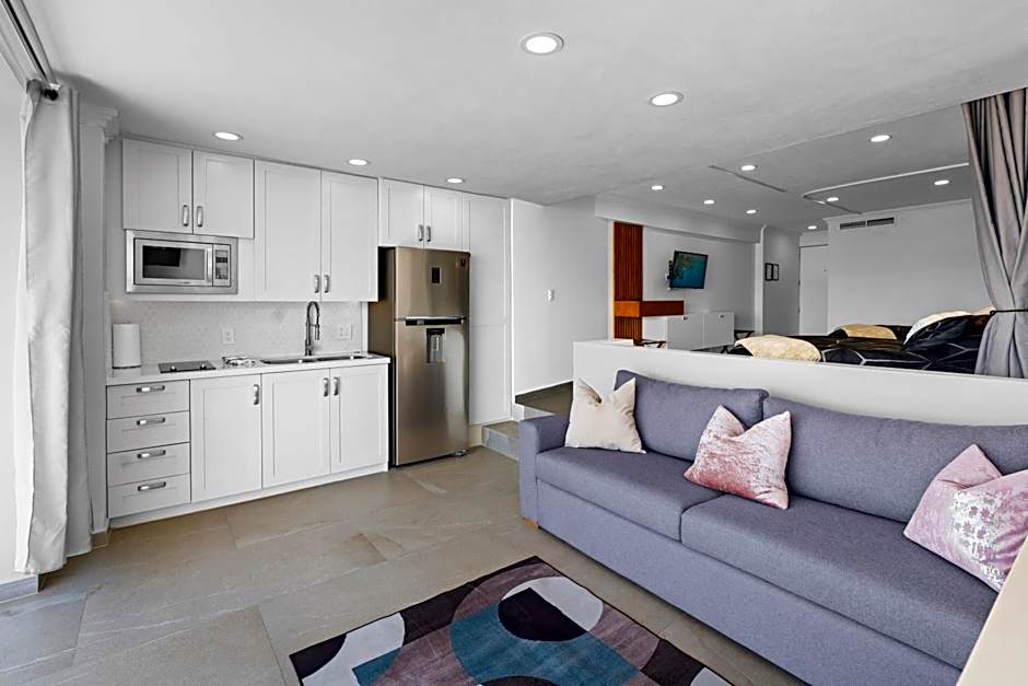 Luxury Condo just steps away from the Beach!