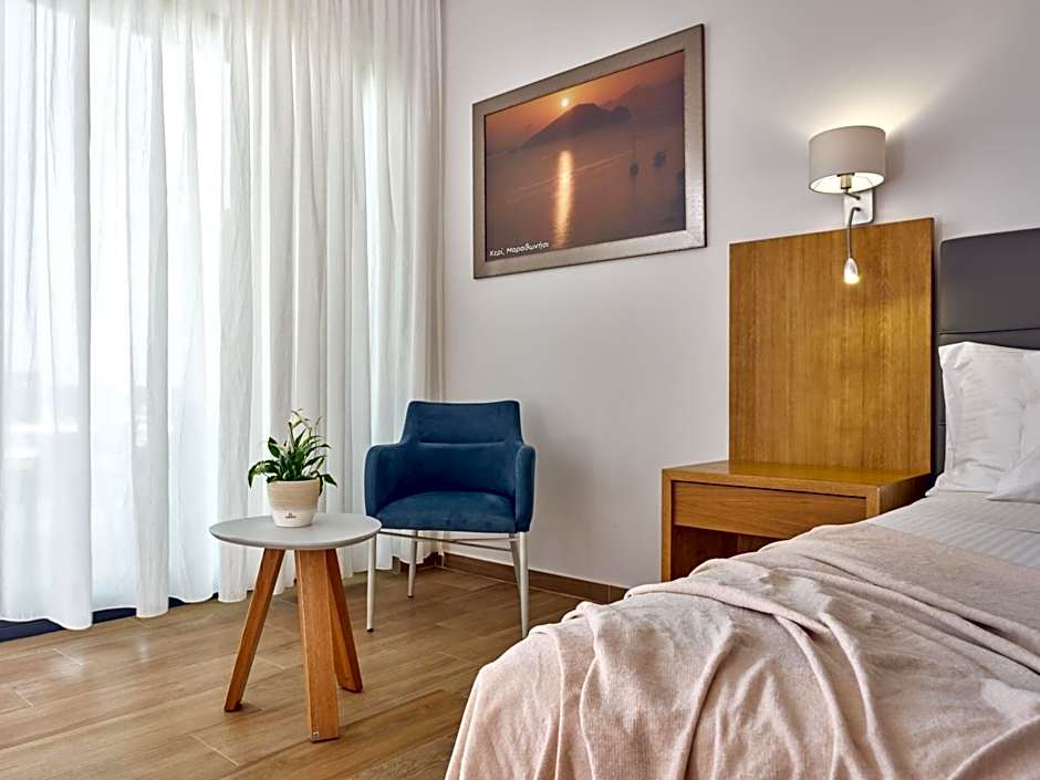 Cavo Orient Beach Hotel & Suites