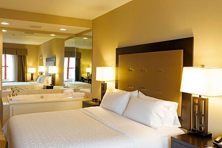 Holiday Inn Express & Suites - Olathe North By IHG