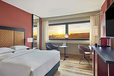 Sheraton Club Room, Club lounge access, Guest room, 1 King or 1 Queen