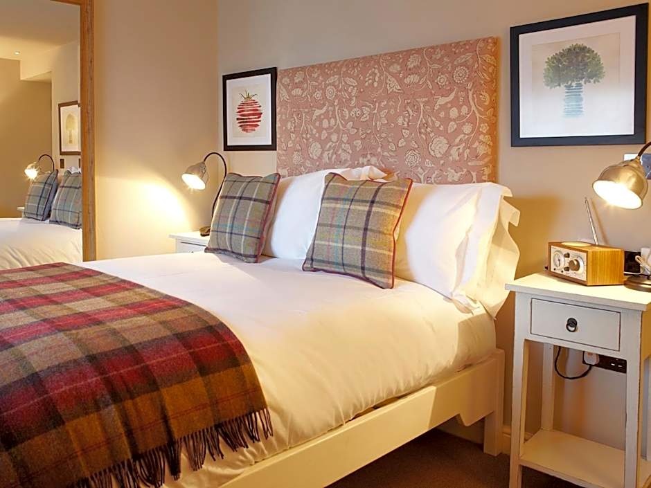 The Plough Inn & Cottages