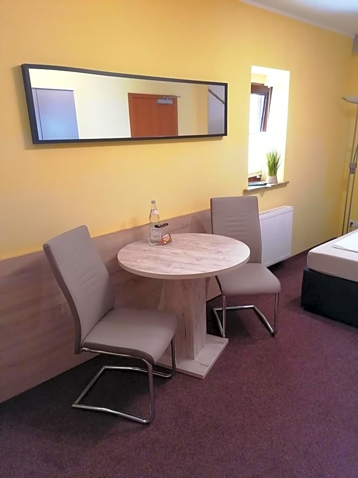 Pension Riverside in Leverkusen Hitdorf am Rhein - Zentral an der A1 und 59