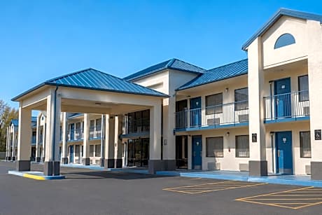 Eco Lodge Inn & Suites Bentonville near I 49
