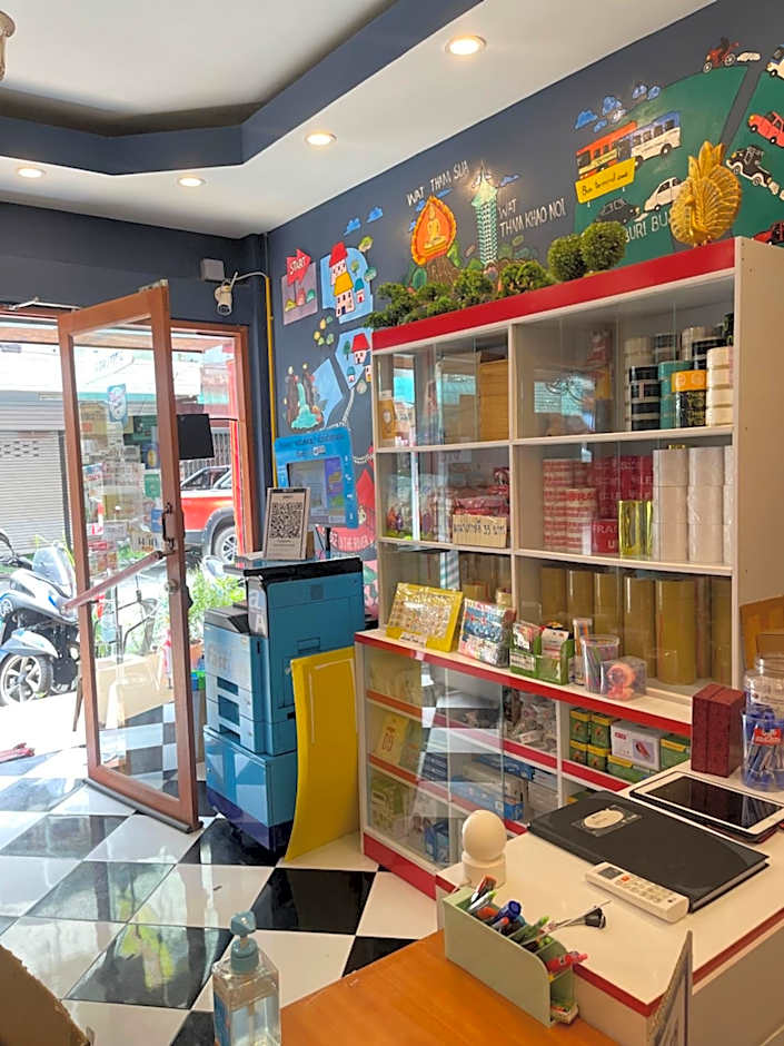 D​ Luck​ Hostel