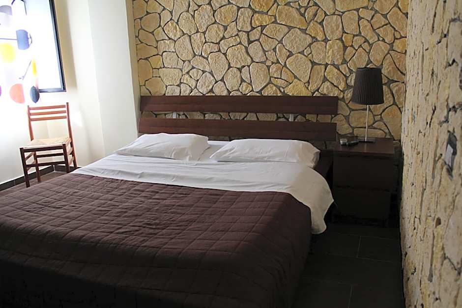 Hotel 106