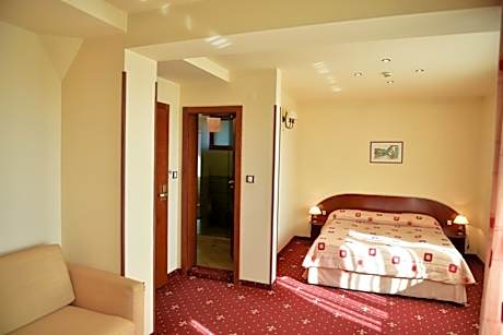 Double or Twin Room (2 Adults + 1 Child)