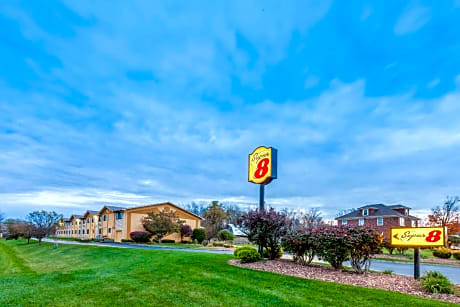 Super 8 by Wyndham Liverpool/Clay/Syracuse Area