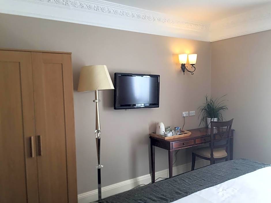 Royal Hotel, Bar & Grill