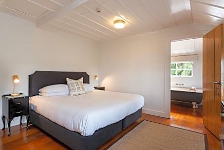 One-Bedroom Suite with Sea View