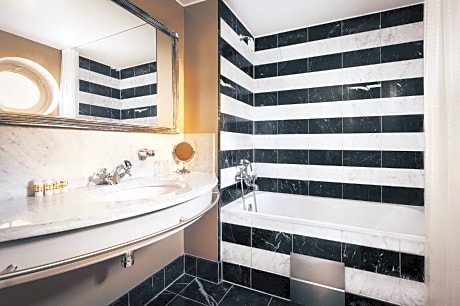 Junior Suite (Split Level) (1 King Bed)