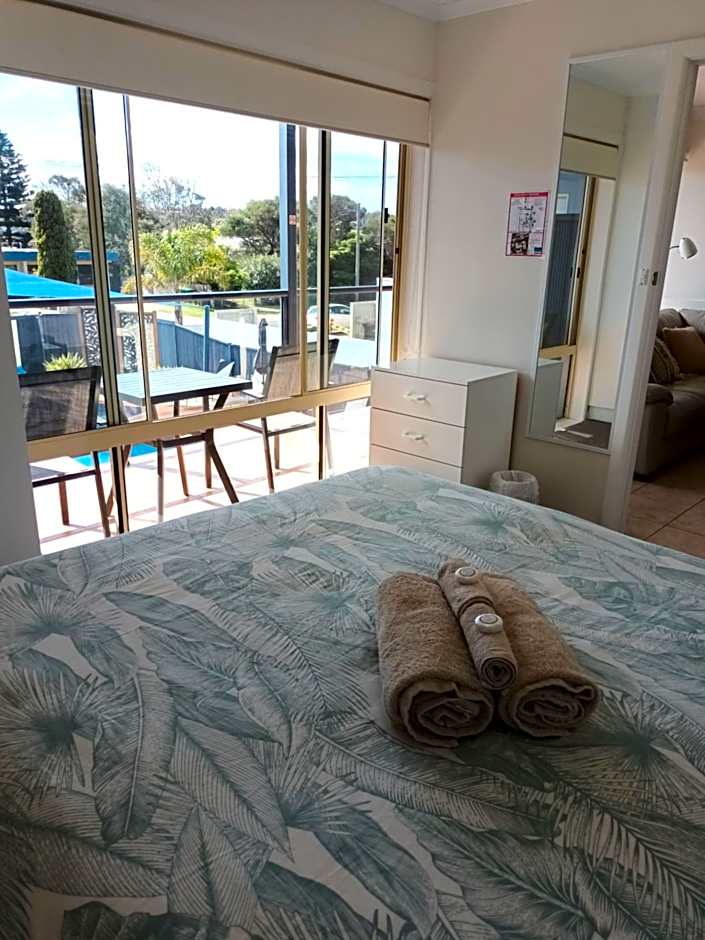 Grandeur Holiday Units