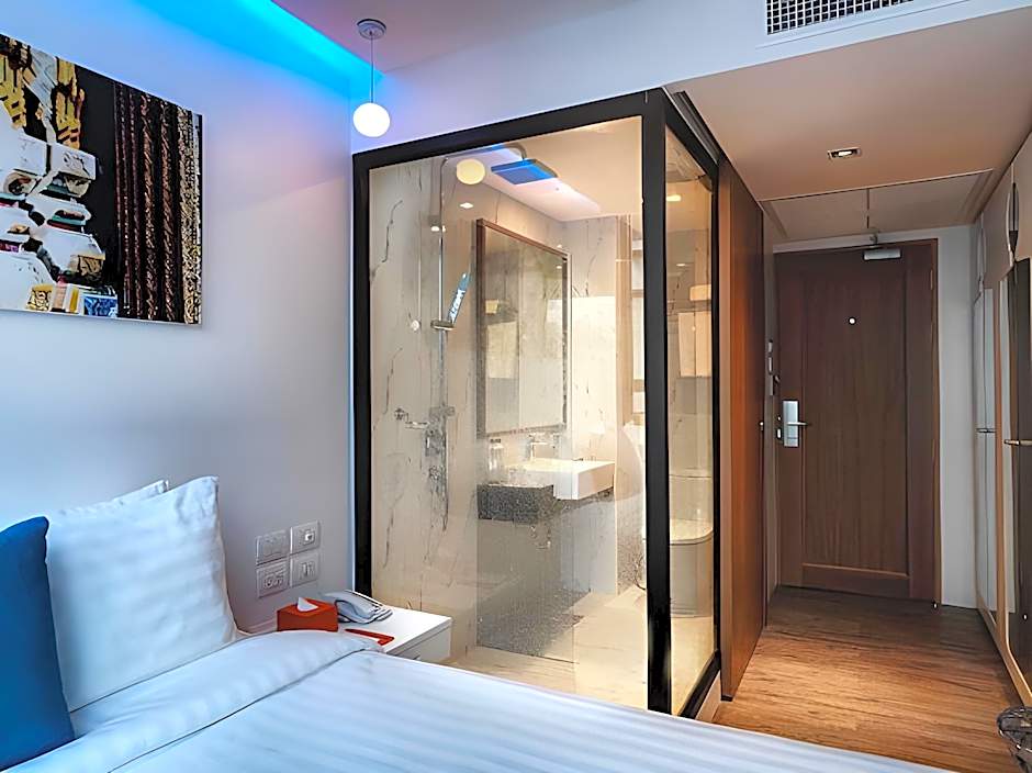 S Box Sukhumvit Hotel