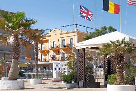 Hotel Holiday Beach