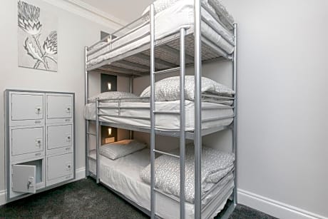 Bed in a 6 bed mixed dormitory with ensuite