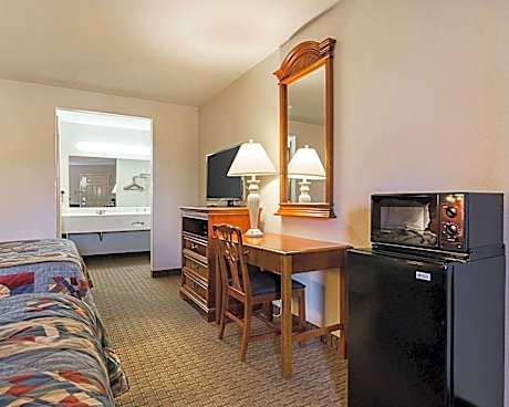 Queen Room with Two Queen Beds - Non-Smoking