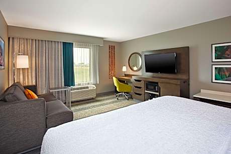 1 KING W/SOFABD/MICROWV/FRIDGE NS