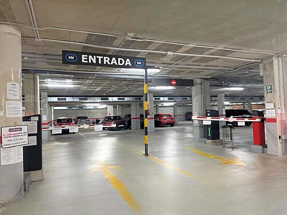 "Breeze" Aparthotel by Parrot`s House