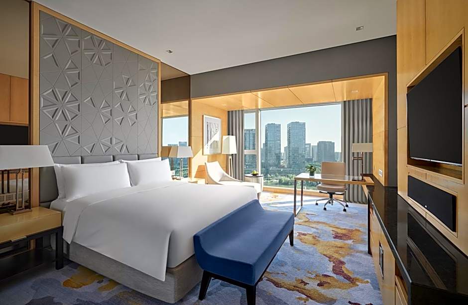 Photo 1 of 6 of Premium 1 King Bed, River View