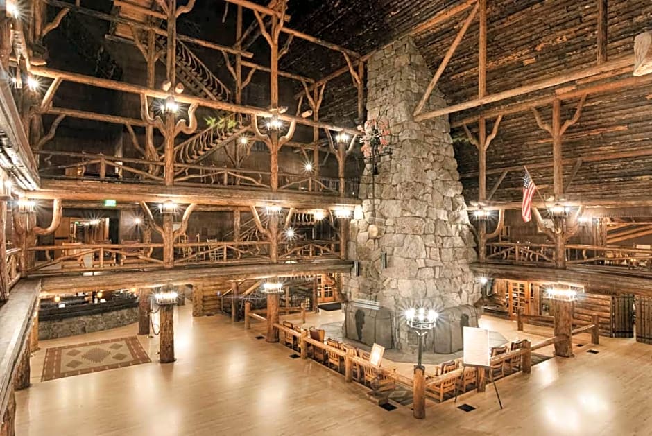 Old Faithful Inn