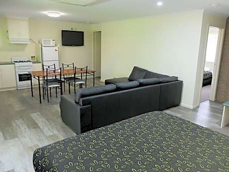 Large Family Room (5 Pax)