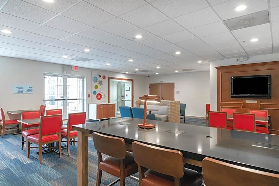 Holiday Inn Express Prince Frederick By IHG