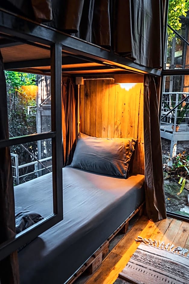 Warehouse Hostel Koh Tao