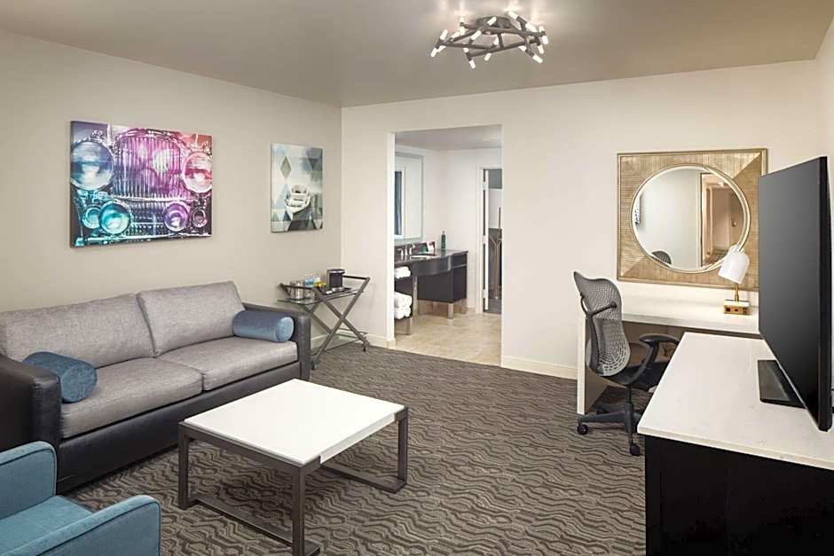 DoubleTree Suites by Hilton Hotel Detroit Downtown - Fort Shelby