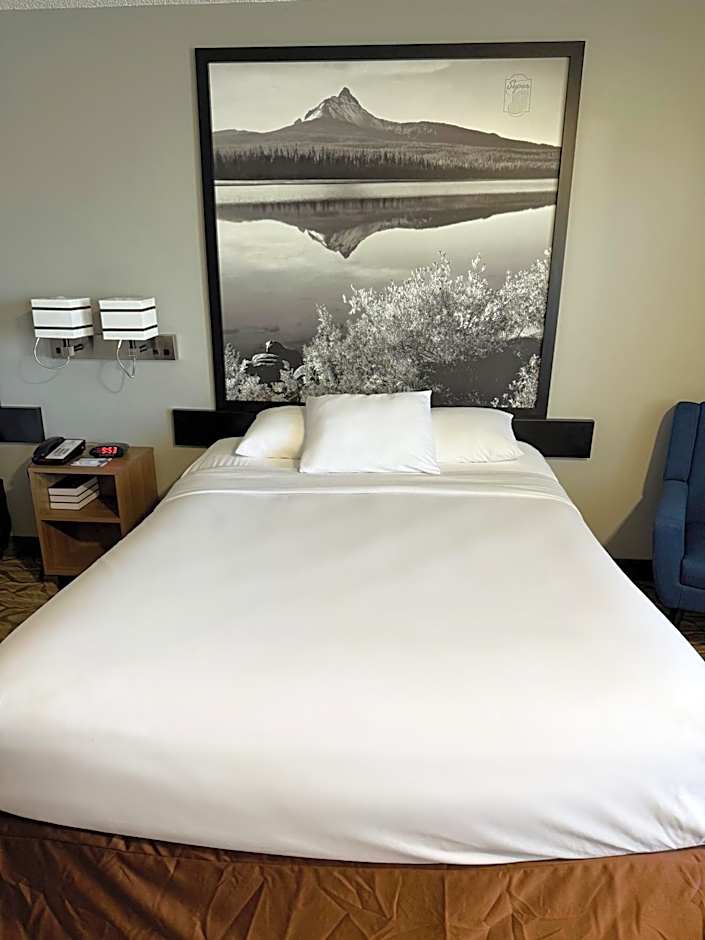 Super 8 by Wyndham Baker City