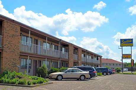 Scottish Inn & Suites - Eau Claire