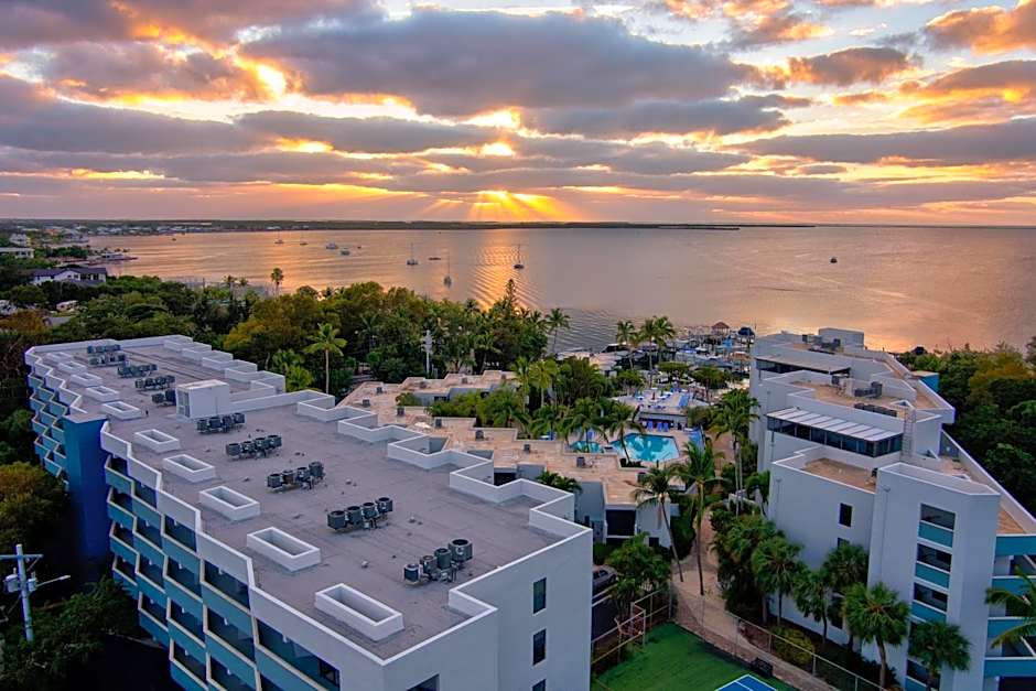 2BR in Key largo w pool and sunset views