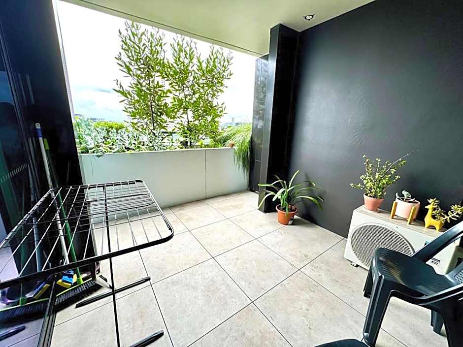 Chic 1BR Apt Urban Retreat Pool Parking Gym