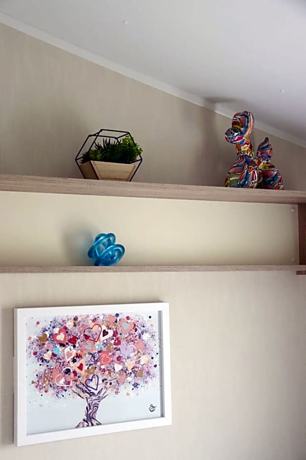 Chic, spacious & fun coastal retreat - family friendly - 3 min walk to beach