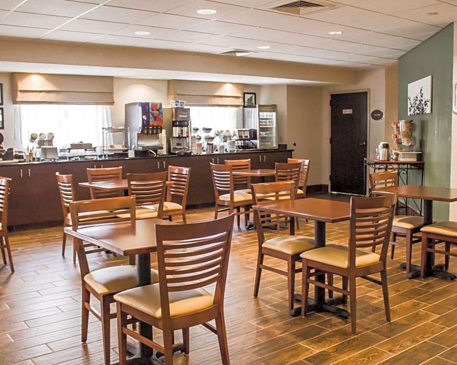Suburban Studios Johnstown - Richland Town Center