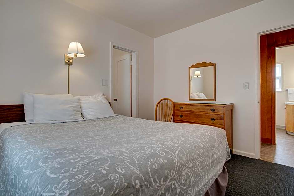 Ester Lee Oceanview Inn